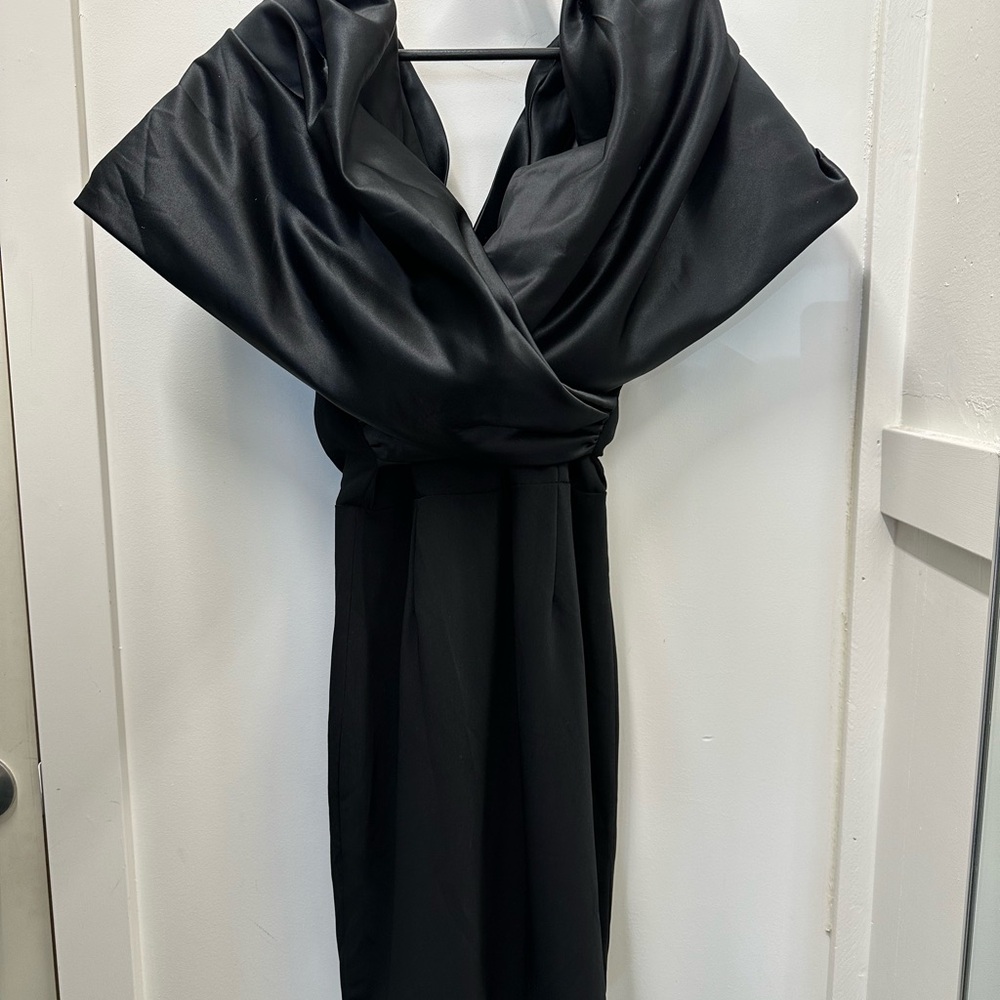 MARIBEL CREPE RUFFLE SHOULDER MINI
DRESS (BLACK) - Picture 4 of 6